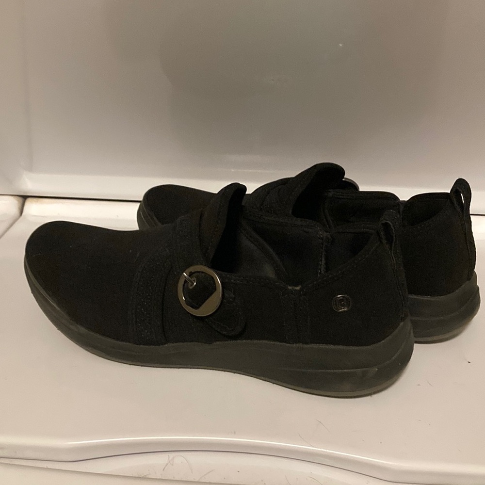 Bzees 8.5W slip ons